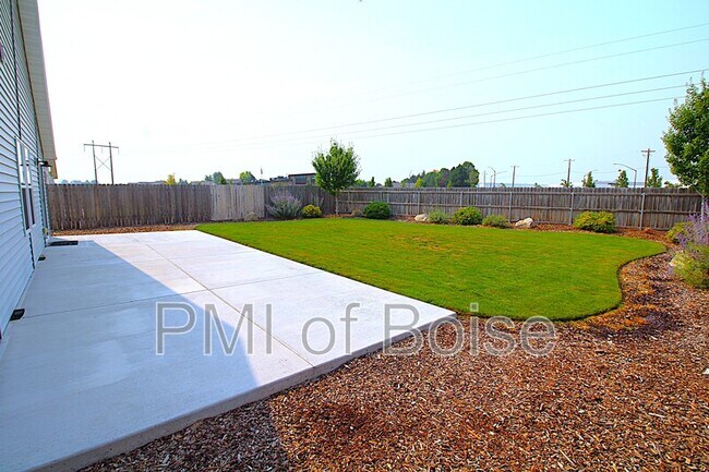 Building Photo - 19571 Newhall Pl