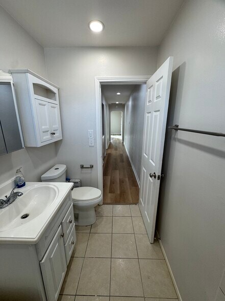 Full bathroom - 6556 3rd Ave