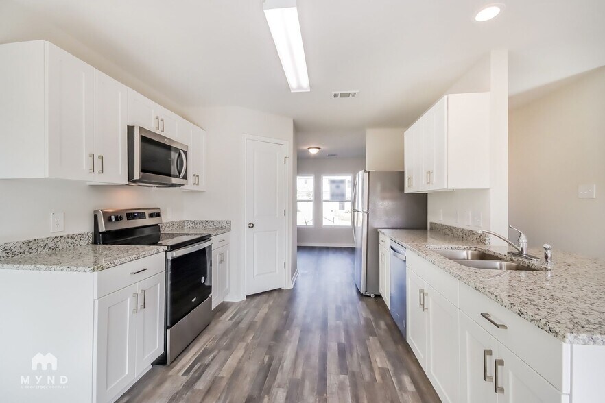 Building Photo - 15819 Del Norte Dr