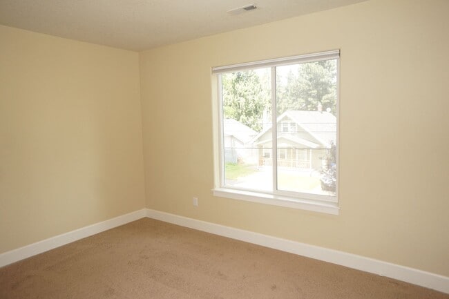 Building Photo - NE Piedmont 3-bedroom Beauty!