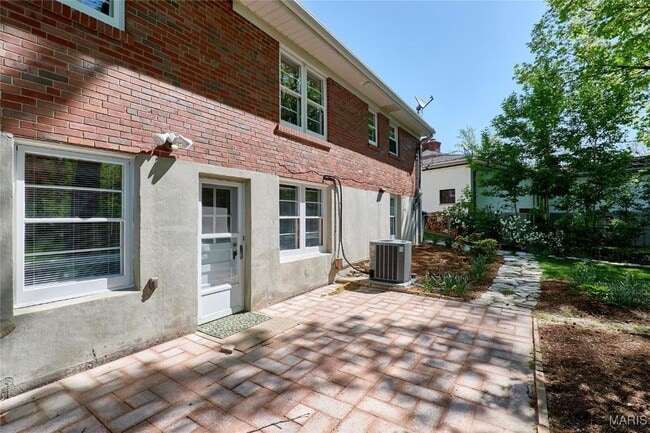 Building Photo - 8138 Halifax Dr