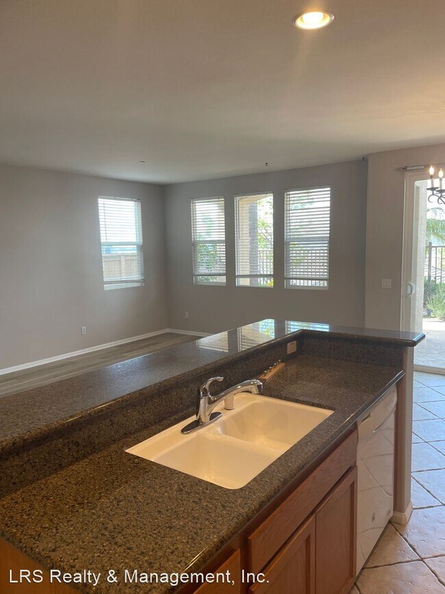 Building Photo - 3 br, 2.5 bath House - 246 Aurora Ave.