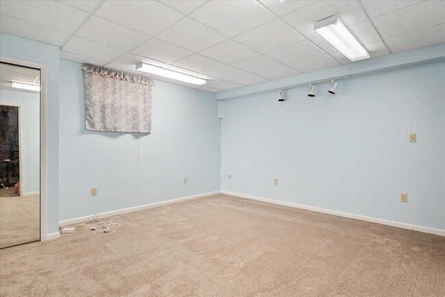 Building Photo - Charming Colonial in Elmhurst Station