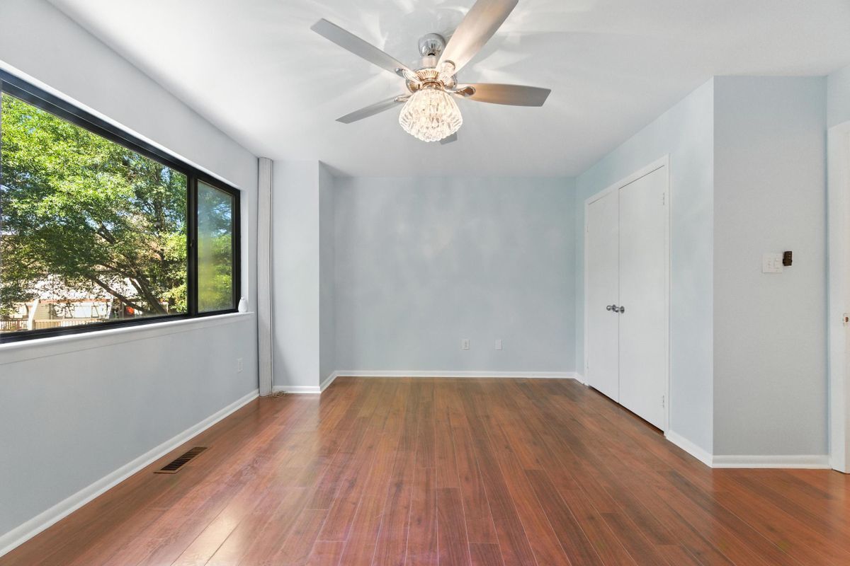 Building Photo - 233 Mill Point Dr