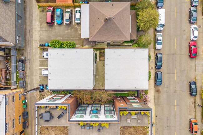 Building Photo - 5210b Brooklyn Ave NE