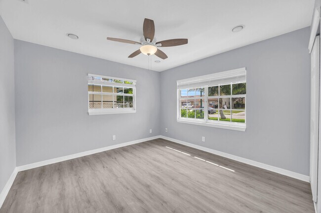 Building Photo - 3865 Vancott Cir