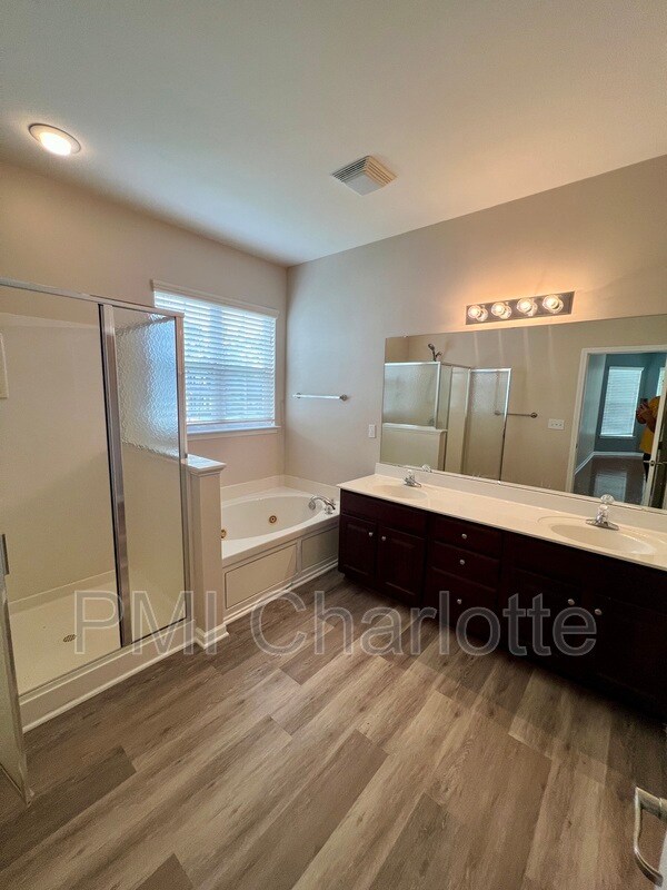 Building Photo - 7001 Mountain Top Ct