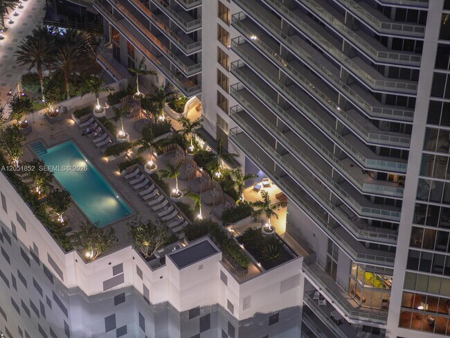 Building Photo - 1300 Brickell Bay Dr