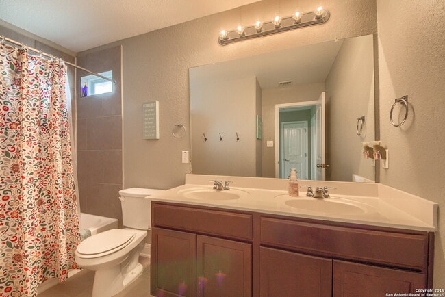 Building Photo - IMMACULATE HOME IN ALAMO RANCH AT 50% OFF THE 1ST MONTH'S RENT!!!