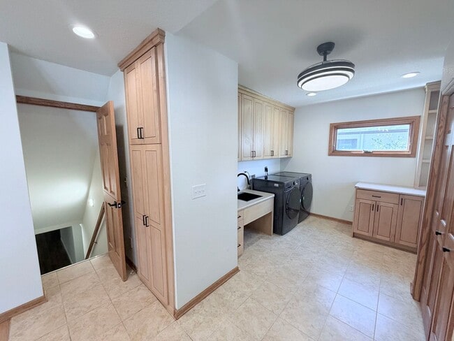 Building Photo - Fully Remodeled Luxury Home with Exceptional Space and Style!!