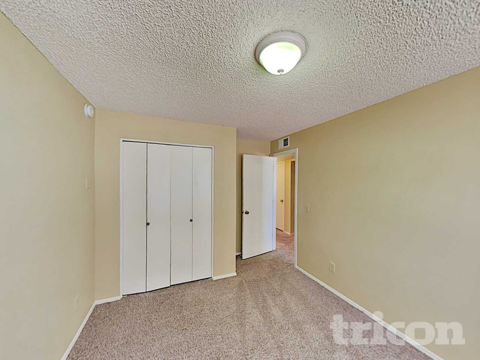 Building Photo - 601 E Palomino Dr