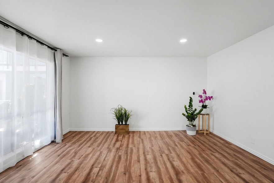 Building Photo - 13050 Dronfield Ave