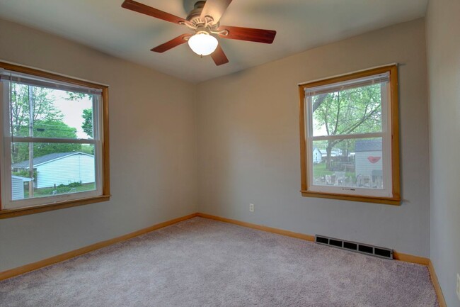 Building Photo - Remodeled 3 Bedroom Home