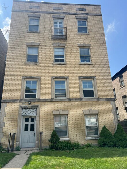 Primary Photo - 6028 N Francisco Ave