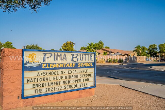 Building Photo - Beautiful split floorplan in a great neigh...