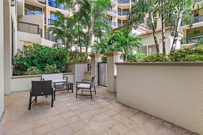 Building Photo - 701 S Olive Ave