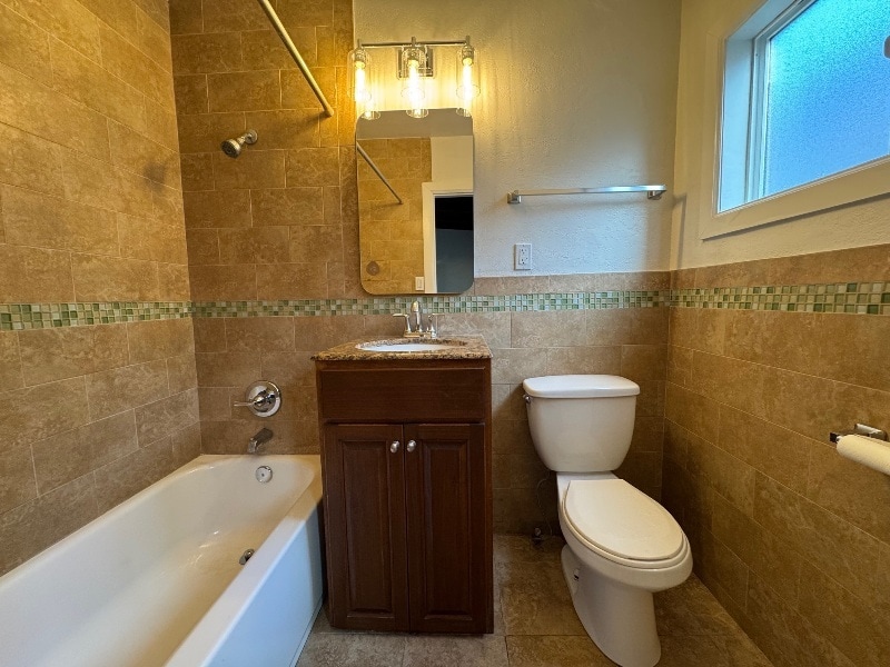 Building Photo - 1422 Manhattan Beach Blvd