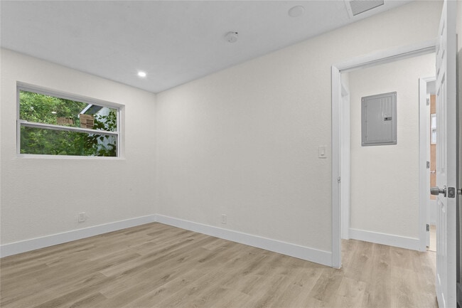 Building Photo - 2941 NW 11th Ct