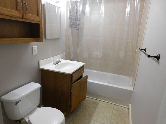 Building Photo - Very nice 3 bedroom/1 bath in El Dorado!