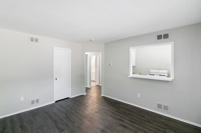 Interior Photo - Airport Apartments (DCP Venture 3 LLC)