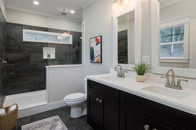 Building Photo - Large New Construction Rental - Old Fort