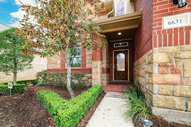 Building Photo - 6631 Larocke Trail