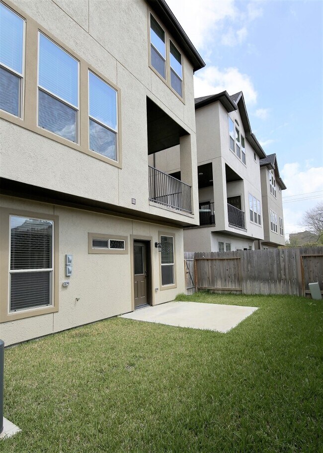 Building Photo - 10911 Upland Pass Dr