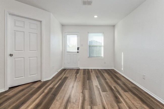 Building Photo - 12713 Kingsgate Dr