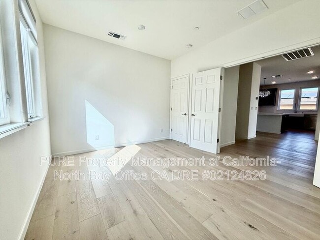 Building Photo - 6 Jasper Ct