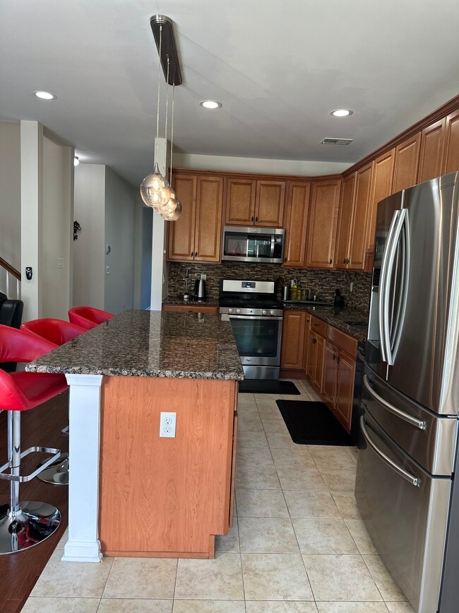 Building Photo - 72 Andrews Way