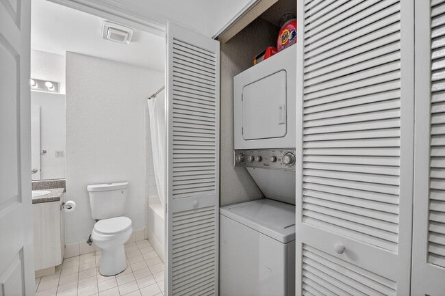 Building Photo - 1805 N Flagler Dr