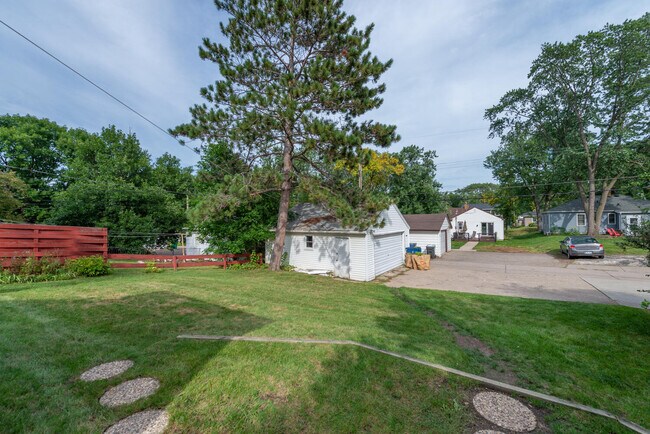 Building Photo - 6825 Xerxes Ave S