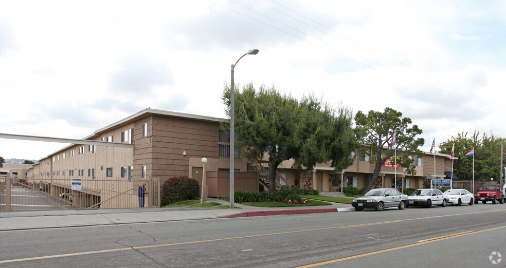 Hacienda Gardens 1850 Batson Ave Rowland Heights CA 91748 Apartment