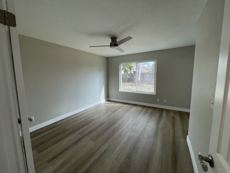 Building Photo - 1578 Corgiat Dr