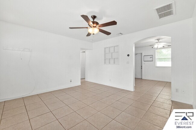 Building Photo - 618 S Lanvale Ave