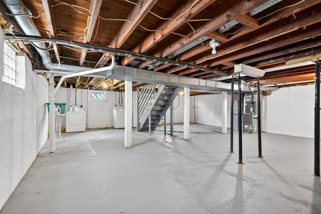 Building Photo - 146 W Felton Ave