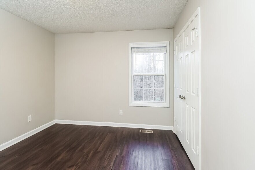 Building Photo - 544 Basswood Way