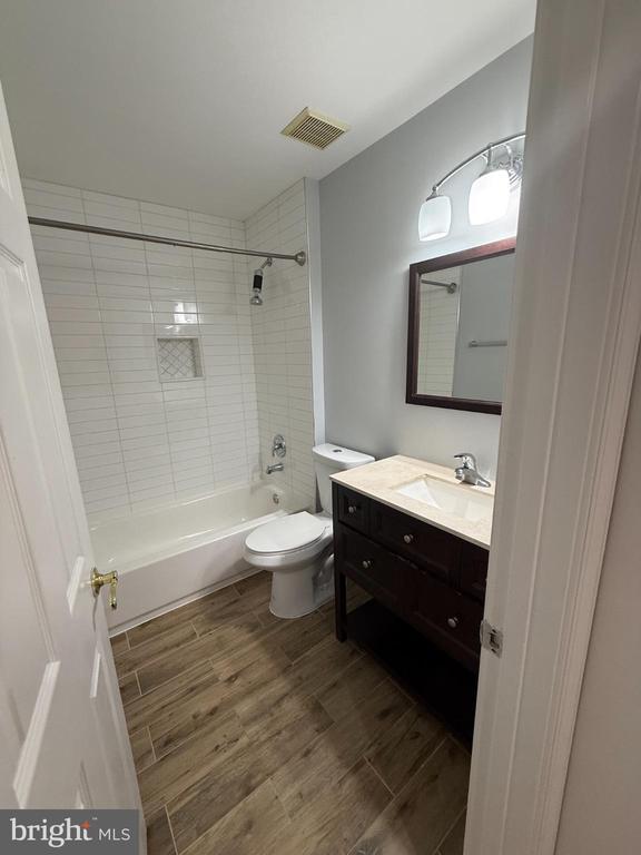 Building Photo - 2605 Logan Wood Dr