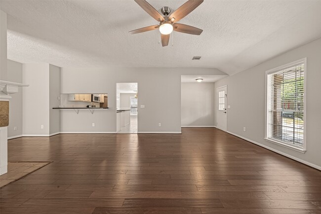 Building Photo - 27 Lush Meadow Pl