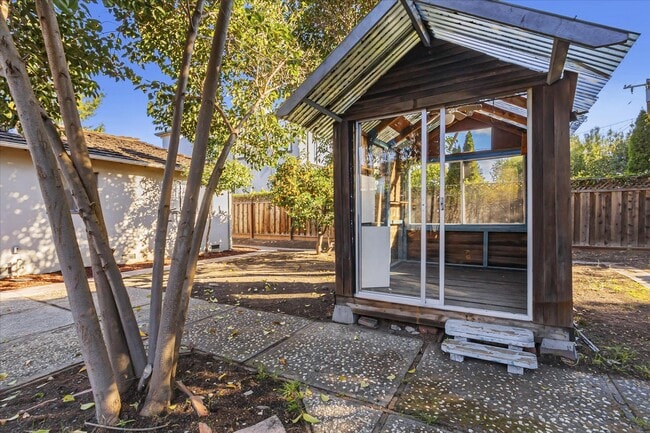 Building Photo - 1878 Cabana Dr