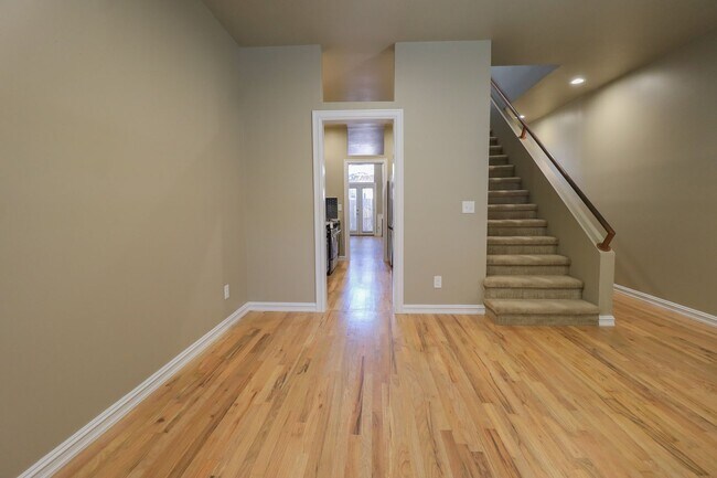 Building Photo - 1 Bed | 1.5 Bath Near Downtown Tulsa!