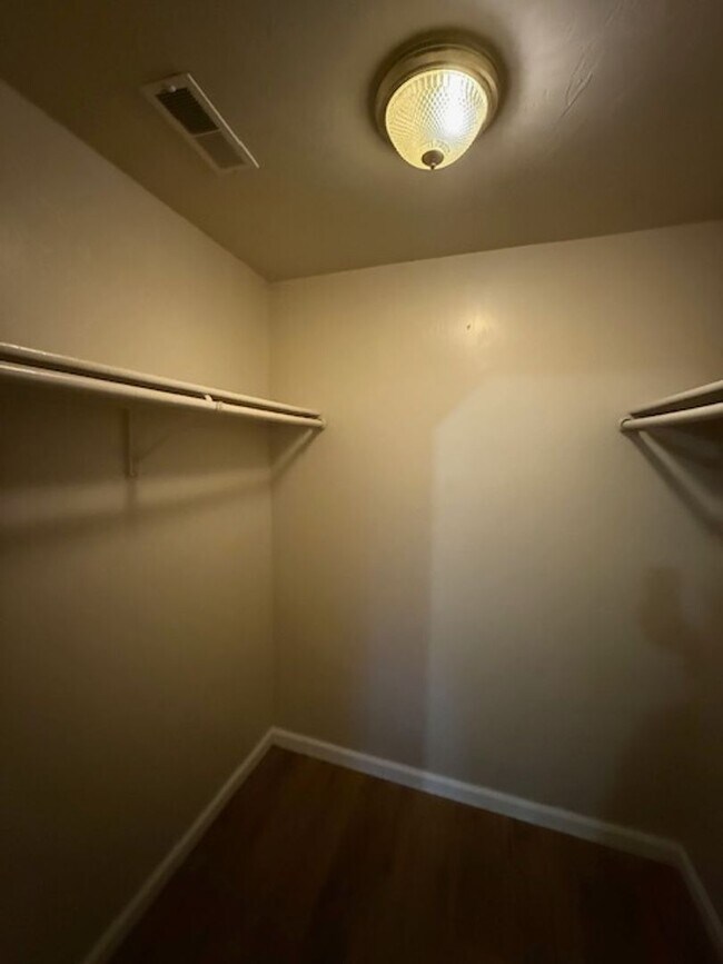 Building Photo - 3 Bedroom, 2 Bathroom 4-Plex