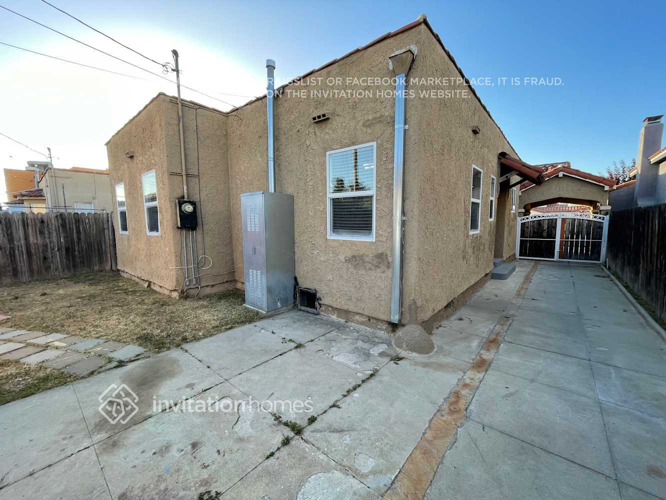 Building Photo - 1240 W 82nd St