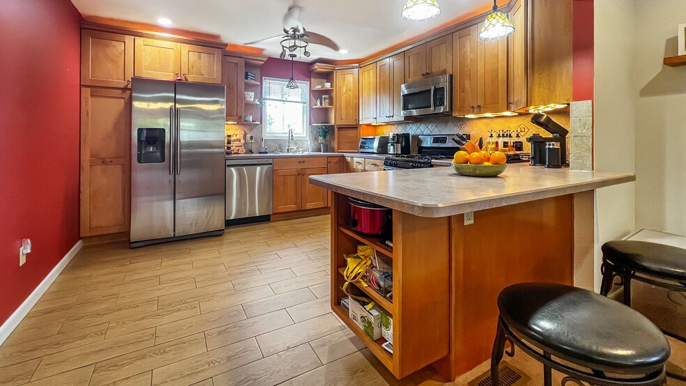 Building Photo - 106 6th Ave