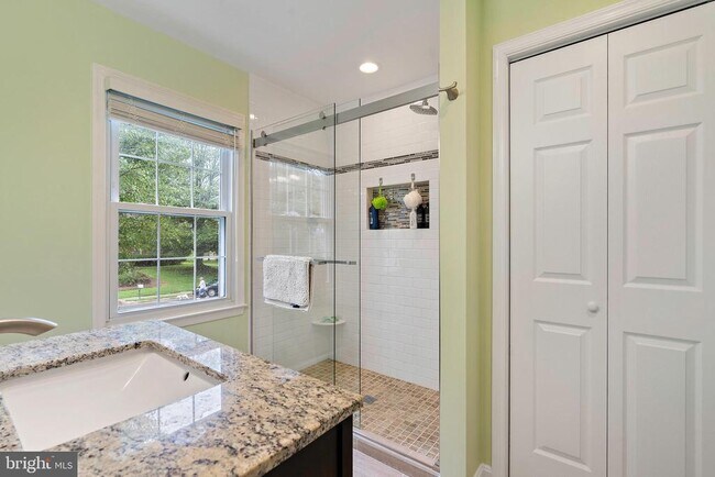 Building Photo - 1719 Larkmeade Dr