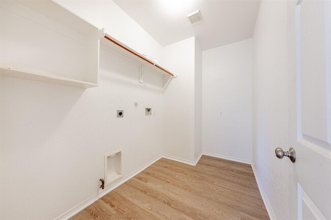 Building Photo - 13727 Charterhouse Way