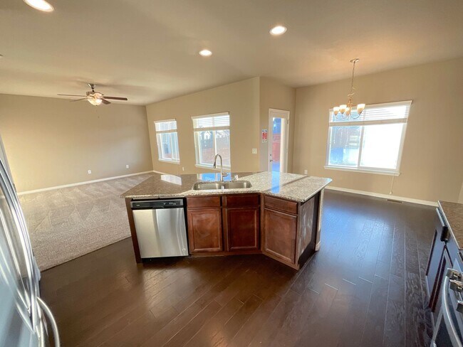 Building Photo - 4 Bedroom Home Available Near Londonderry Dr & Eastonville Rd!