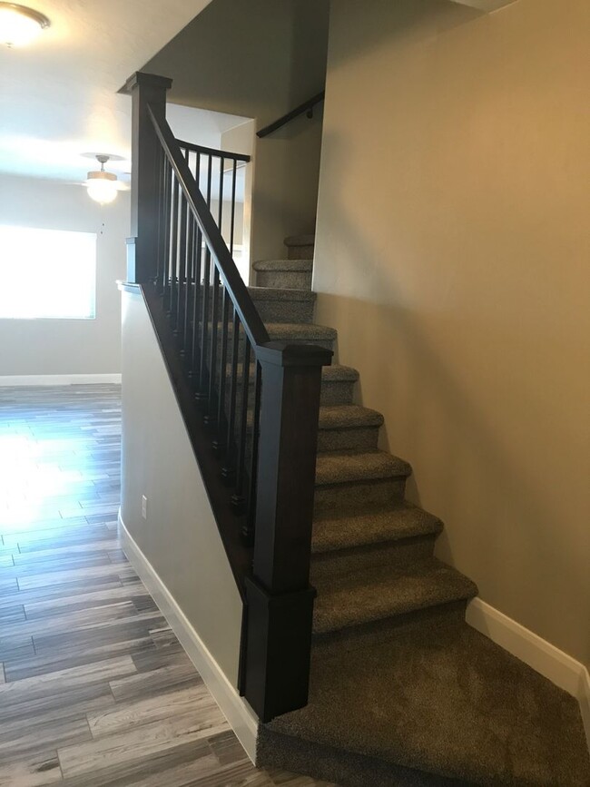 Building Photo - Very nice Townhouse in Santa Clara, with a...