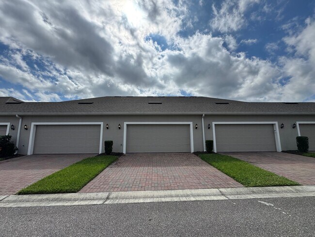 Building Photo - Available Now! Spacious 3-Bedroom Townhome with Fenced Yard in Winter Garden – Washer and Dryer I...