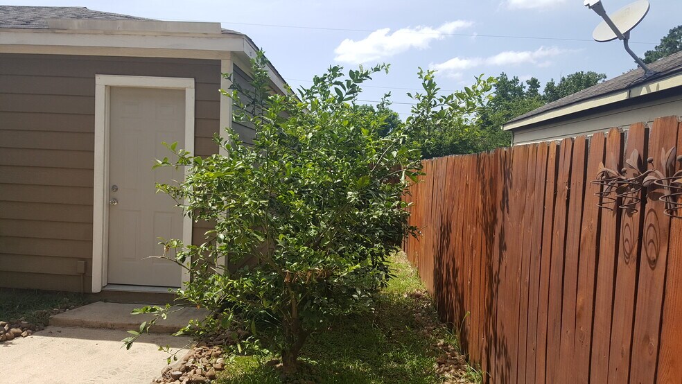 Building Photo - 2107 Rustling Trees Way